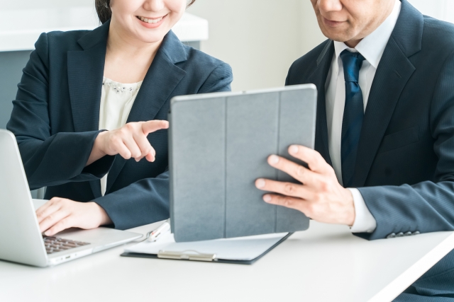 社会人経験1年以上あればOK！／エリア職（スクール事業）【転勤なし】／介護の社会人スクールでの運営業務