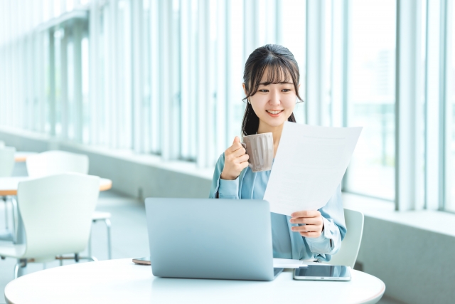 ＜面接確約条件あり＞〈バックオフィスをスタートしたい方〉仕事とプライベートのバランスがとりやすいお仕事★未経験でも安⼼の環境です♪