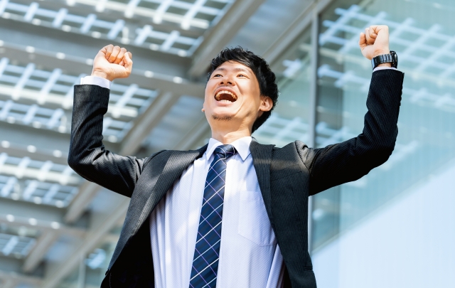 【全国採用！】営業スタッフ／業界未経験95%！未経験でも稼げる◉賞与4ヶ月分／年末年始12連休 ★2年目で念願の800万！