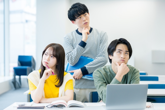 「専門職じゃなくてもいいかも」と思ったあなたへ。後悔しない“普通の就職”の探し方